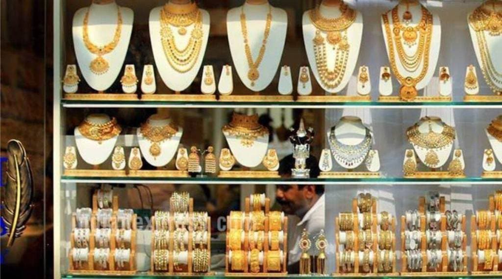 women cheated of rs 11 lakh by Jewellers in thakurli