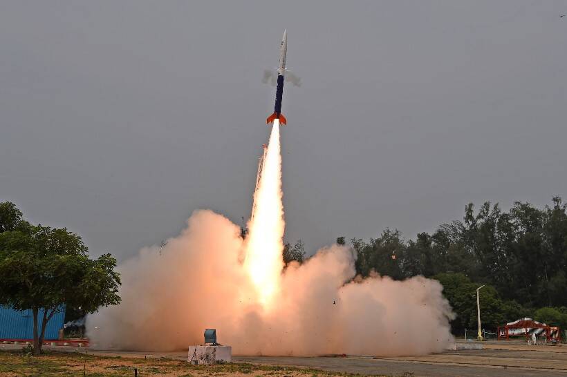 या रॉकेटने दोन भारतीय आणि एक आंतरराष्ट्रीय ग्राहकाचे पेलोड्स घेऊन यशस्वी प्रक्षेपण केले.(फोटो सौजन्य-पीटीआय)