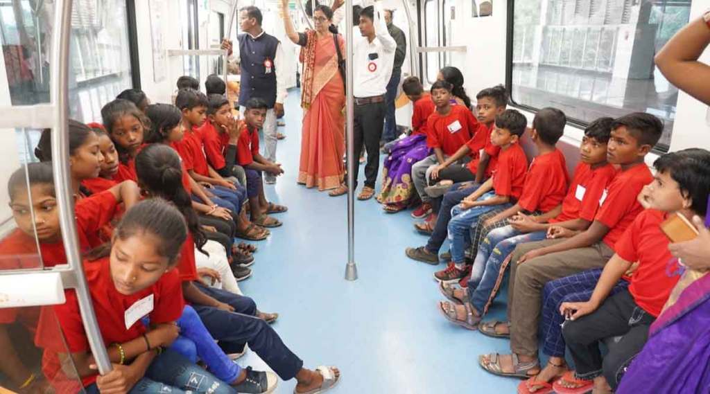 350 students from remote tribal areas enjoyed trip in nagpur metro