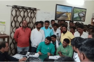 Swabhimani leader Ravikant Tupkar agitation in nagpur district agriculture superintendents office