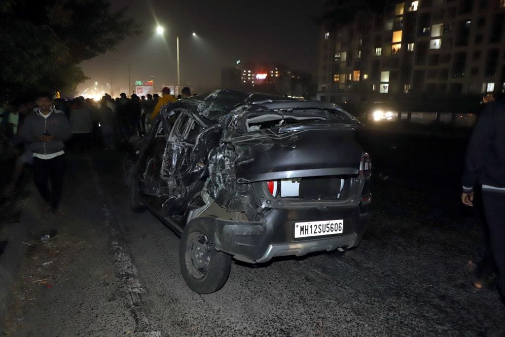 pune navale bridge accident photos Tanker hits 45 vehicles