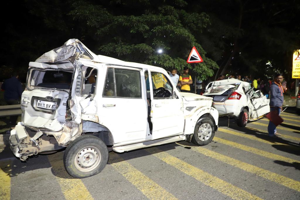 pune navale bridge accident photos Tanker hits 45 vehicles