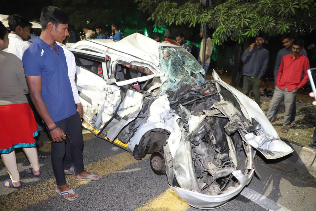 pune navale bridge accident photos Tanker hits 45 vehicles