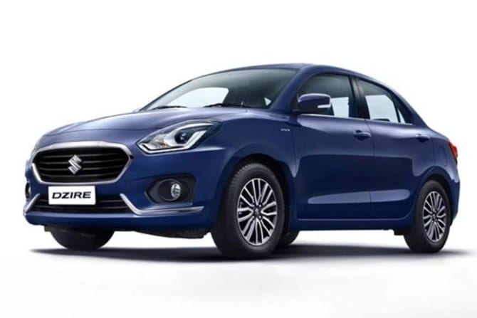 ​Maruti Suzuki Dzire: मारुती डिझायर एएमटी या कारवर ३२,००० रुपयांची सूट मिळत आहे. तर या कारच्या मॅन्युअल व्हेरिएंटवर १७,००० रुपयांची सूट मिळत आहे.