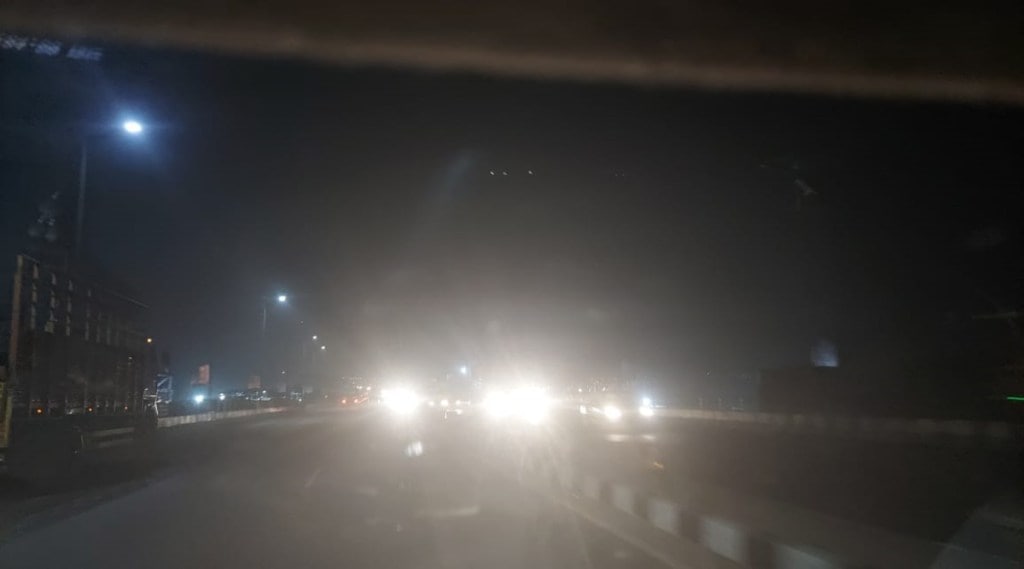 नवी मुंबई : अर्धा वाशी खाडी पुल अंधारात… तर अर्धा खाडीपूल उजेडात