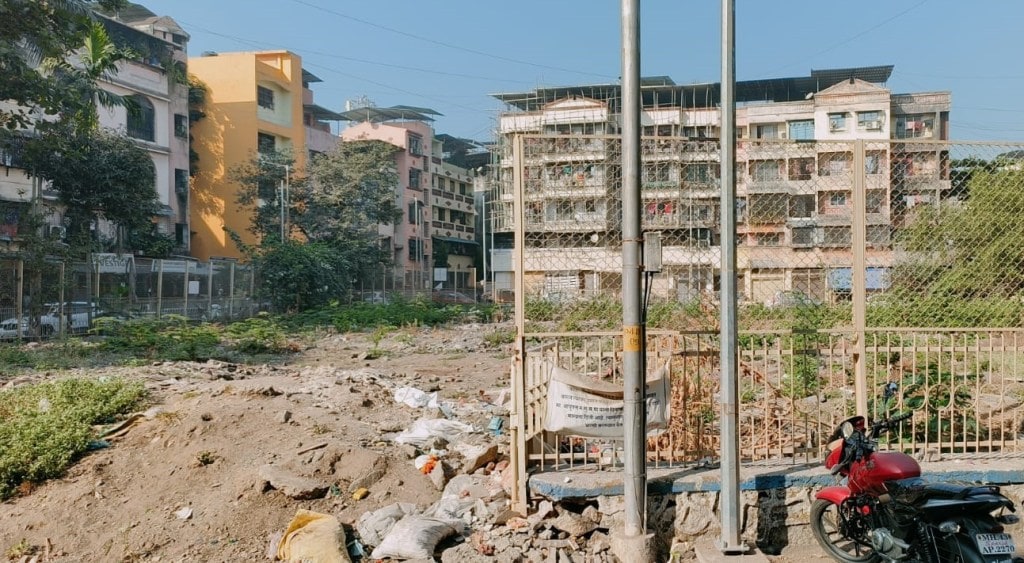 नवी मुंबई : मोकळ्या भूखंडावर राडारोडा, कचऱ्याचे साम्राज्य