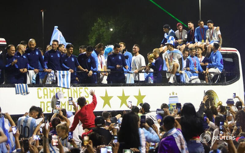 World champion Argentina team paraded in an open bus, the players were airlifted by overzealous fans 