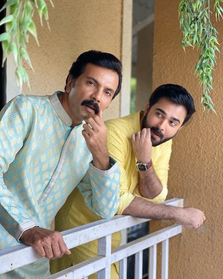 Aai-Kuthe-Kay-Karte anagha baby shower