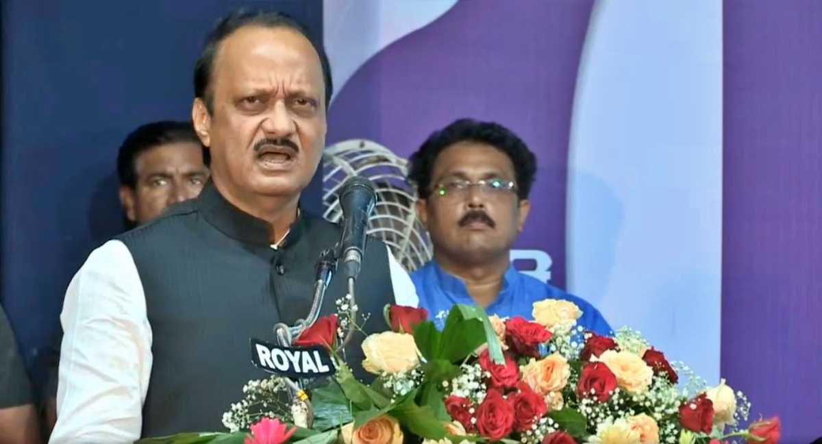 गाणसम्राज्ञी लता मंगेशकर आणि आशा भोसले या दोघींच्या काळात बॉलिवूडवर दोन दशकं भूरळ घालण्याचं काम साधंसोपं नव्हतं - अजित पवार