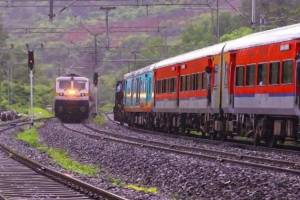 What is the difference between mail express and superfast trains