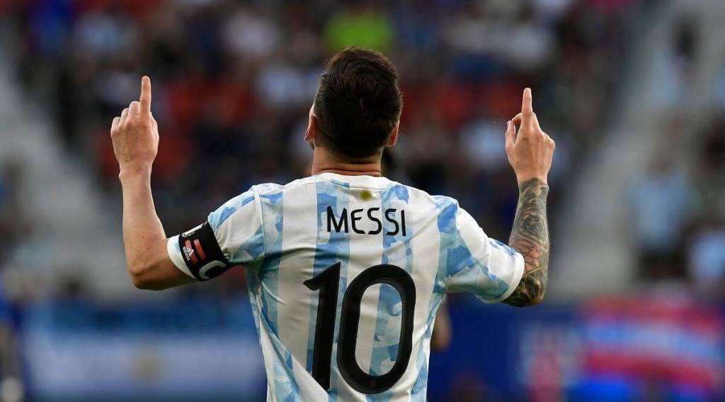 Messi's magic shown this year, scored equal to nine current players of Argentina, far ahead of Ronaldo