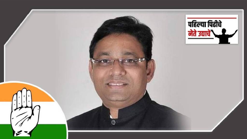 voluntary retirement from the airforce young politician sandesh singalkar entered creation independent vidarbha state joined Congress party got important positions in Congress in nagpur