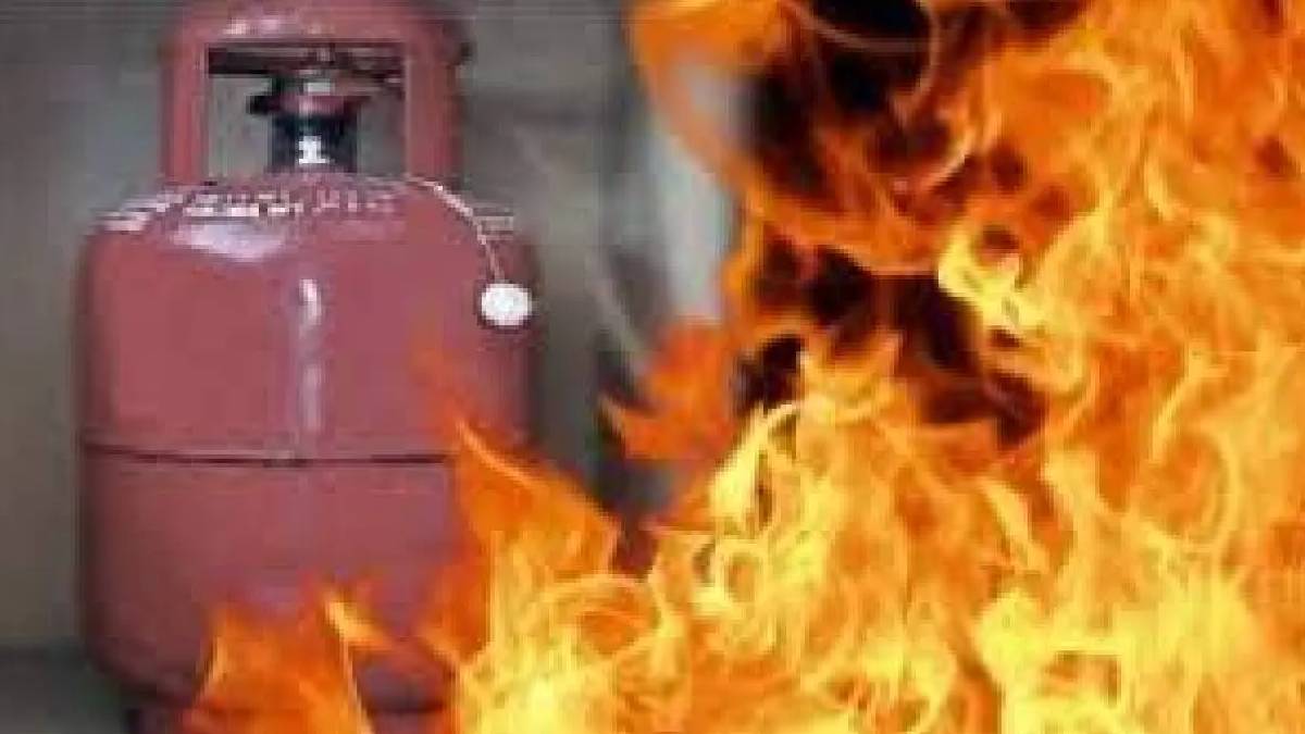 gas cylinder explosion in vikroli woman injured accident mumbai