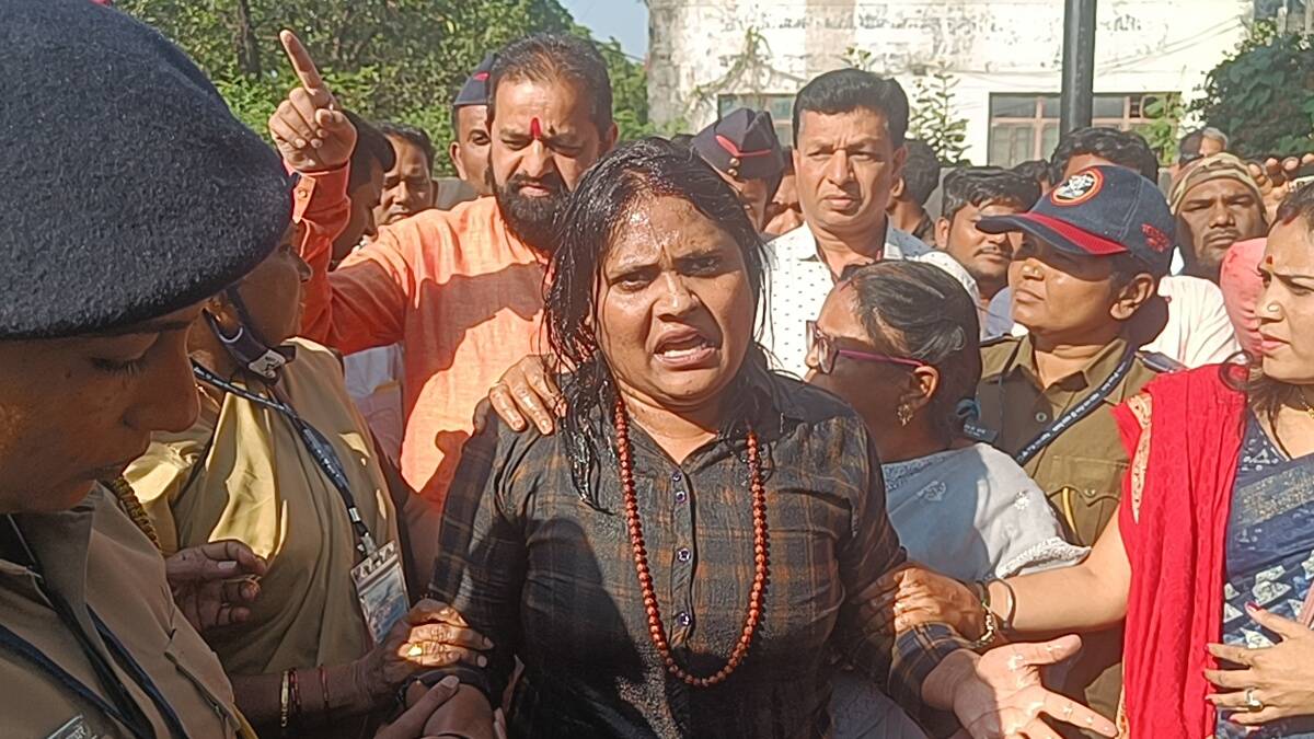 during winter session woman attempted suicide by at the entrance of the cidhan bhavan