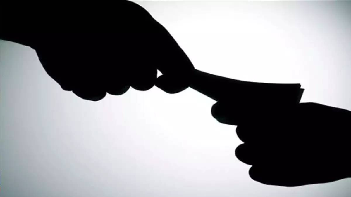 a case registered against constables intermediaries who demanded bribes for shahapur tehsildar