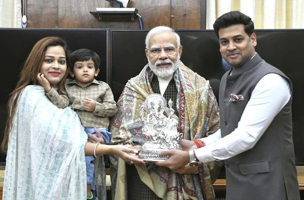 Shrikant Shinde Meets Narendra Modi 