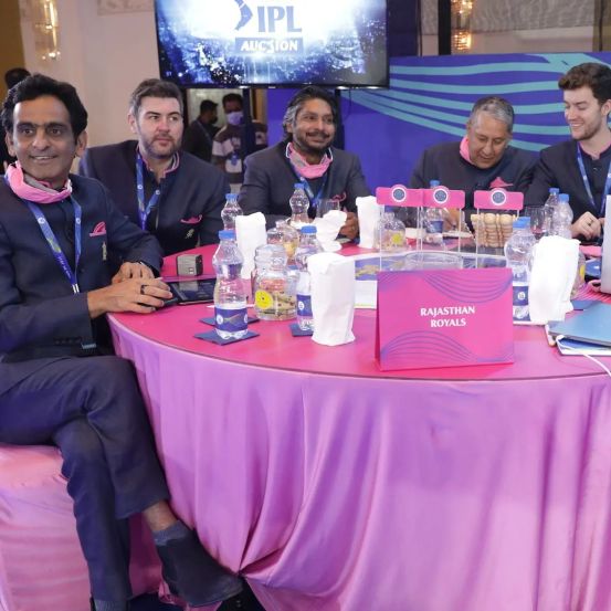 आयपीएलच्या पहिल्या सत्राचा विजेता राजस्थान रॉयल्स संघानेव आपल्या १६ खेळाडूंना रिटेन केले आहे. त्याचबरोबर संघाकडे १३.२ कोटी रुपये शिल्लक आहेत. (फोटो-आयपीएल इन्स्टाग्राम)