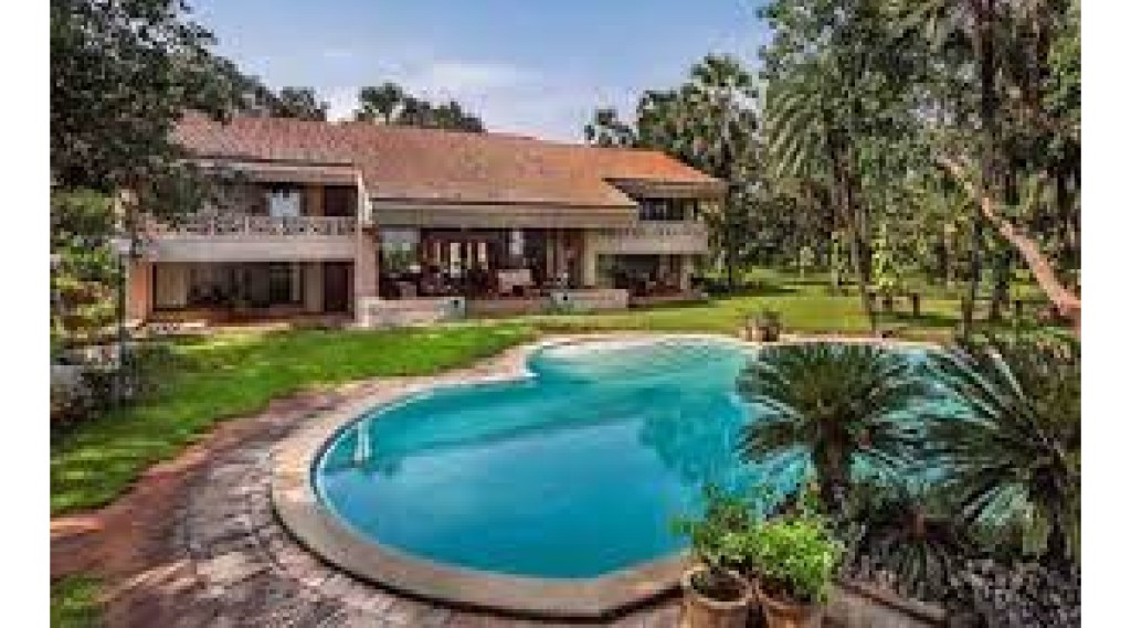 Swimming pool in the premises of a private bungalow in Lonavala