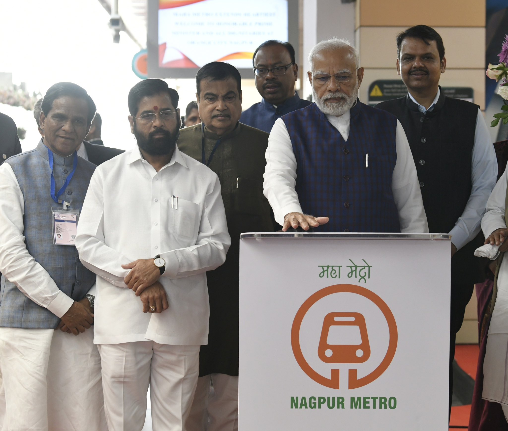 PM Modi inaugurated Nagpur Metro Phase 1 Flagged off two metro trains took a ride