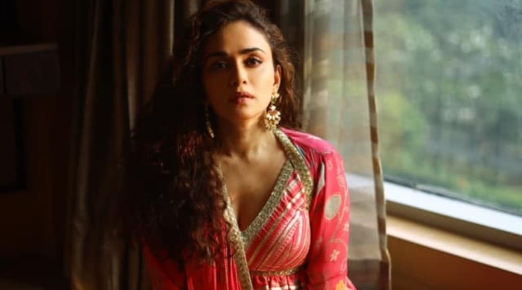 amruta khanvilkar