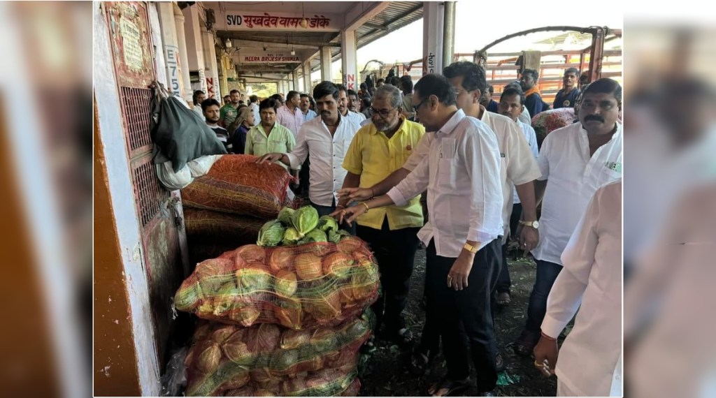 नवी मुंबई : माजी खासदार राजू शेट्टी यांनी जाणून घेतल्या एपीएमसीतील बाजारातील व्यापाऱ्यांच्या समस्या
