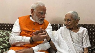 dv narendra modi and his mother