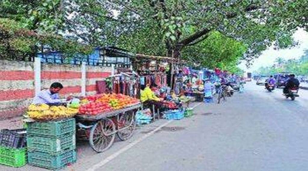 pm street vendor s atmanirbhar nidhi 50 thousand hawkers application approved mumbai print news zws 70