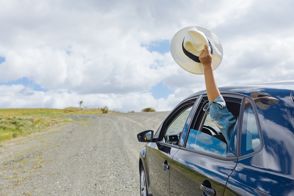 Essential things to keep in car