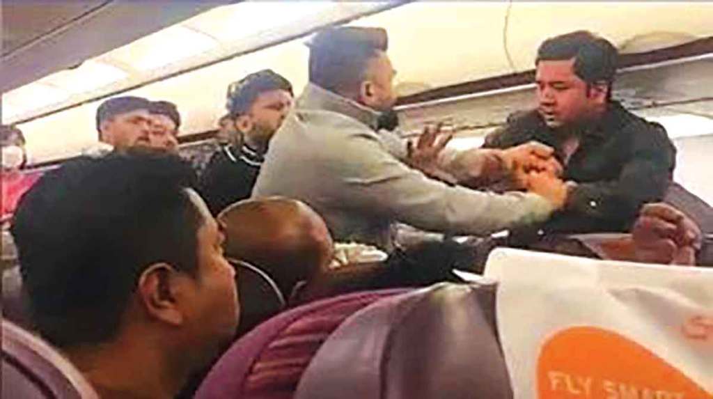 fight breaks out between passengers