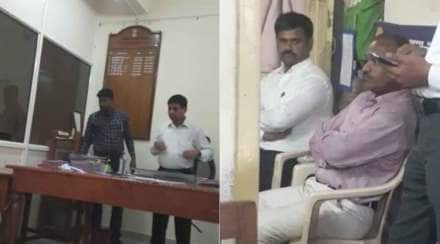 ACB traps deputy collector for taking bribe
