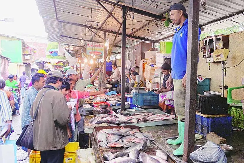 Crowd to buy mutton, fish, chicken