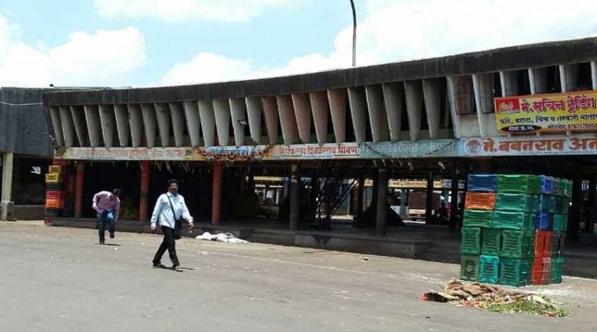पुणे : हमाल, तोलणारांच्या मागण्यांसाठी हमाल पंचायतीकडून उपोषण सुरू