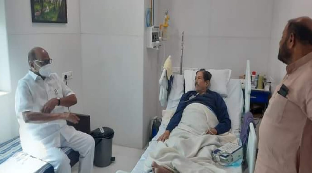 Sharad Pawar and Kirit Somaiya visit Girish Bapat to inquire about his health