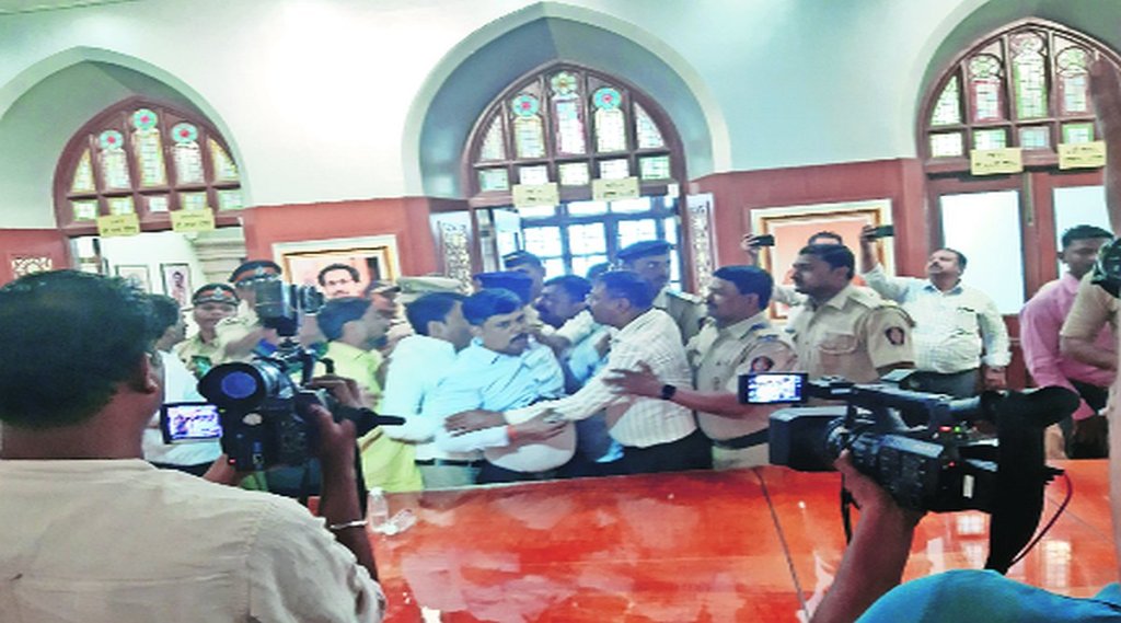 shinde thackrey group fight in BMC office