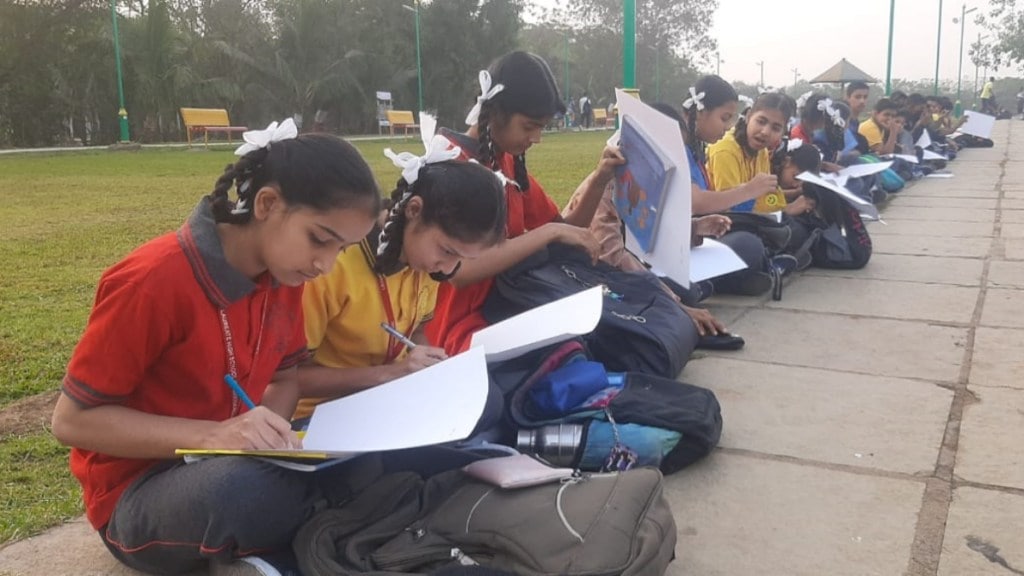 नवी मुंबई : पहाटेपासून मैदानात किलबिलाट; हजारो विद्यार्थ्यांचा चित्रकला स्पर्धेत सहभाग
