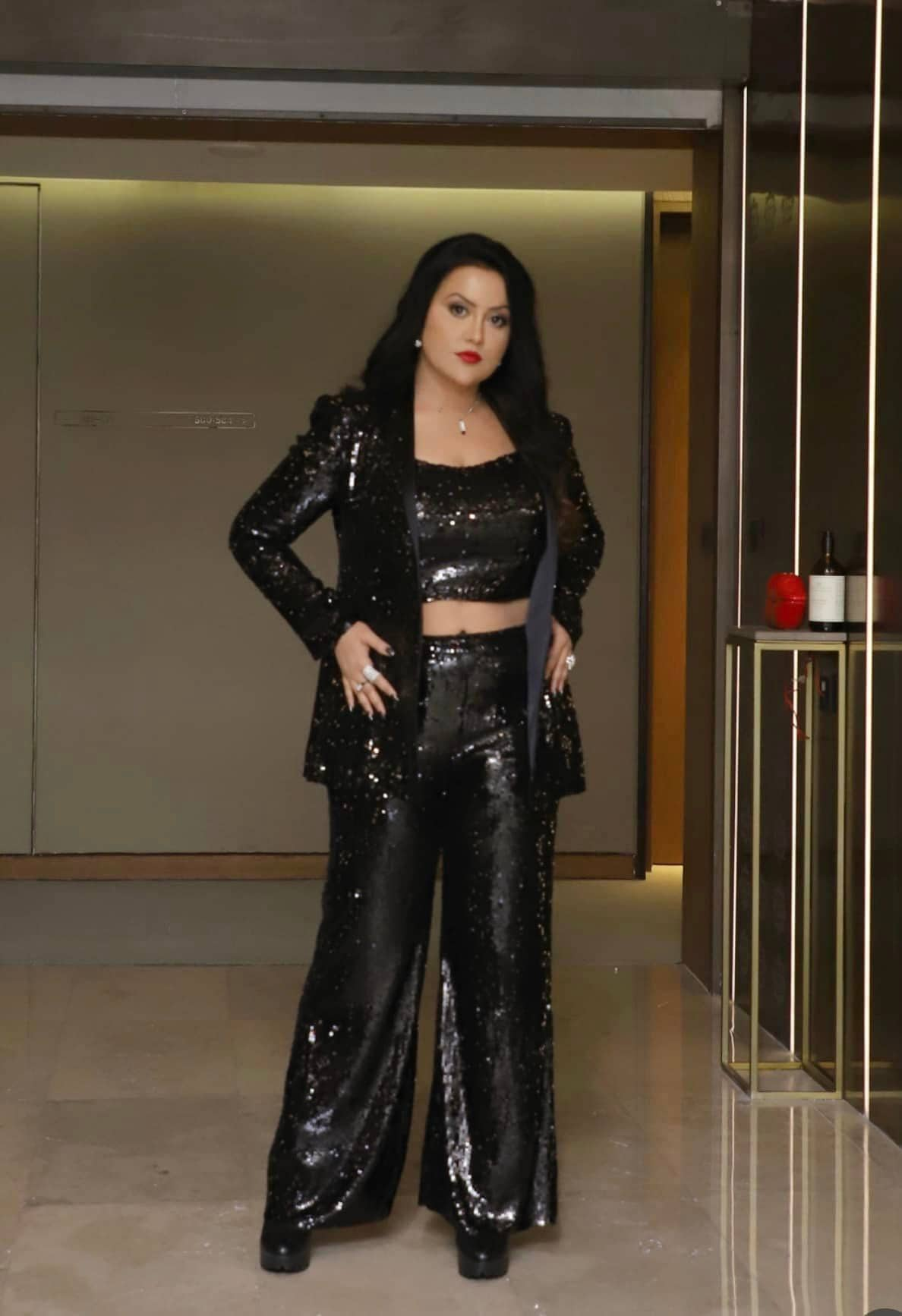 Devendra fadnavis wife amruta fadnavis