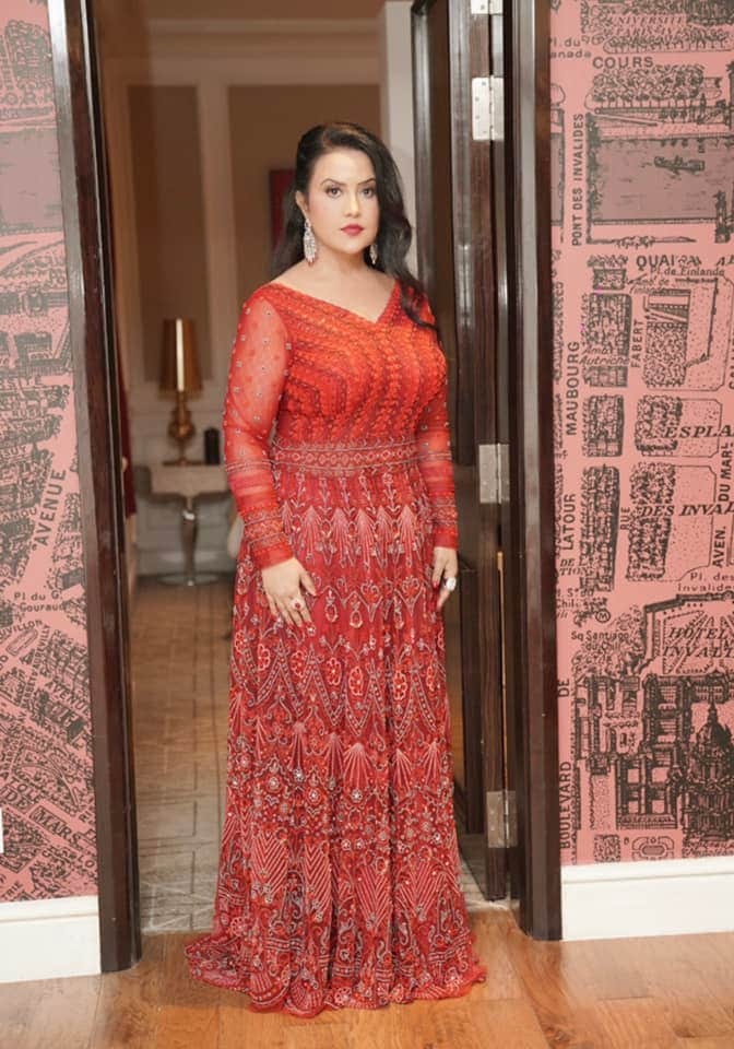 Devendra fadnavis wife amruta fadnavis