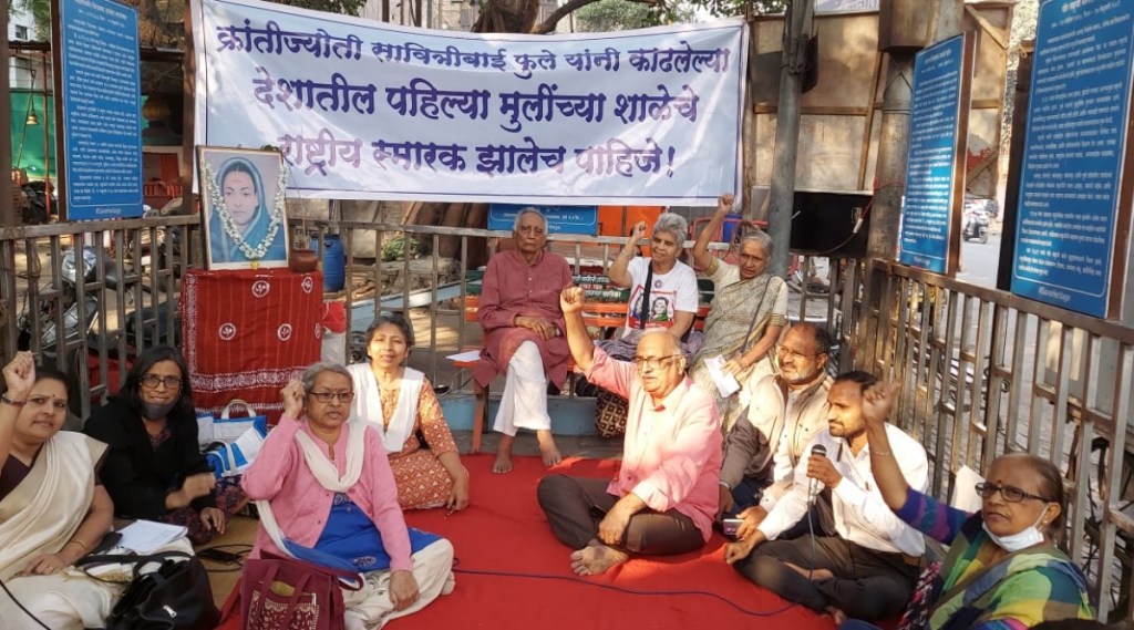 Baba Adhaavs symbolic hunger strike at Bhide Wada to demand construction of National Memorial and Mazur Bhavan