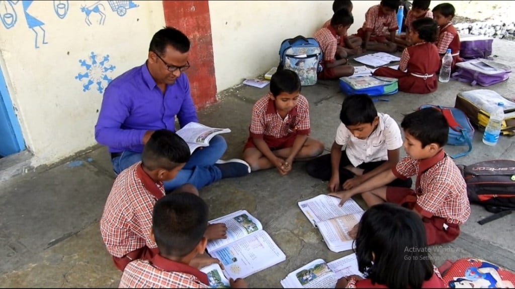 Satara teacher to teach the school curriculum in the form of an interesting story