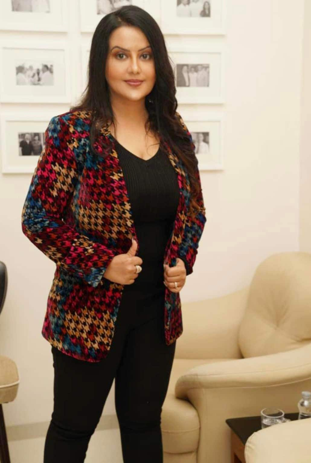 Devendra fadnavis wife amruta fadnavis