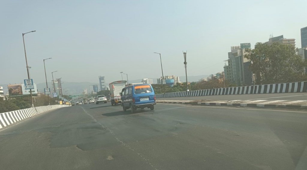 Melted asphalt from Vashi flyover to Panvel route is dangerous
