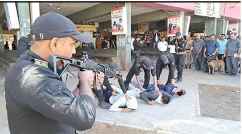 Mock drill by commando and dog squad at Buldhana bus stand