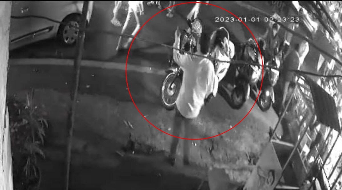 A tourist was stabbed with a knife due to a parking dispute in Lonavala