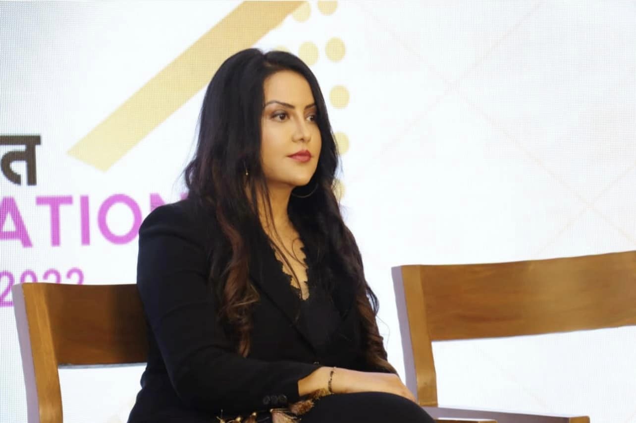 Devendra fadnavis wife amruta fadnavis