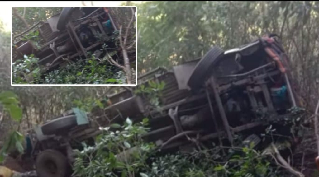 A truck carrying 38 workers fell into the gorge on Mahabaleshwar Tapola road