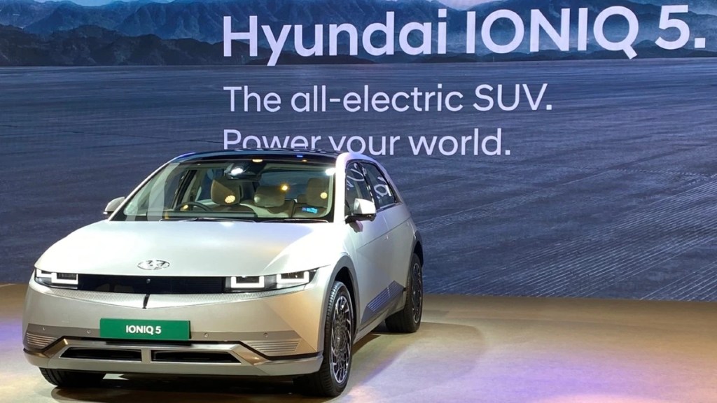 Auto Expo 2023: एका चार्जवर 631 किमी धावणाऱ्या Hyundai च्या ‘या’ इलेक्ट्रिक SUV ची EV6 पेक्षाही किंमत कमी