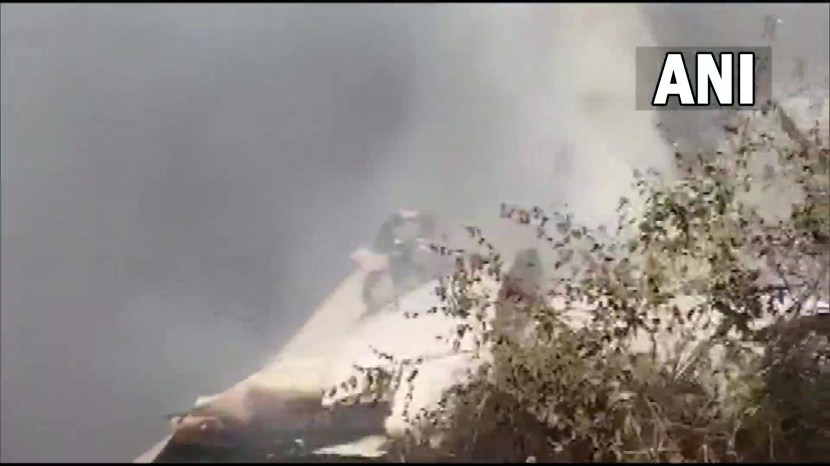 विमान अपघातग्रस्त होताच विमानाला भीषण आग लागली.