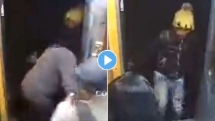 Snatching Of Purse In Running Train Old Video Viral On Internet gps 97