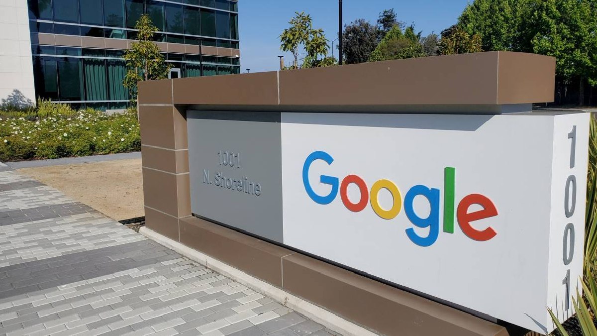 Google pay 18 lac to hackers