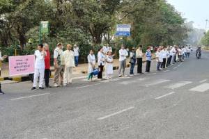 Human chain against blast work